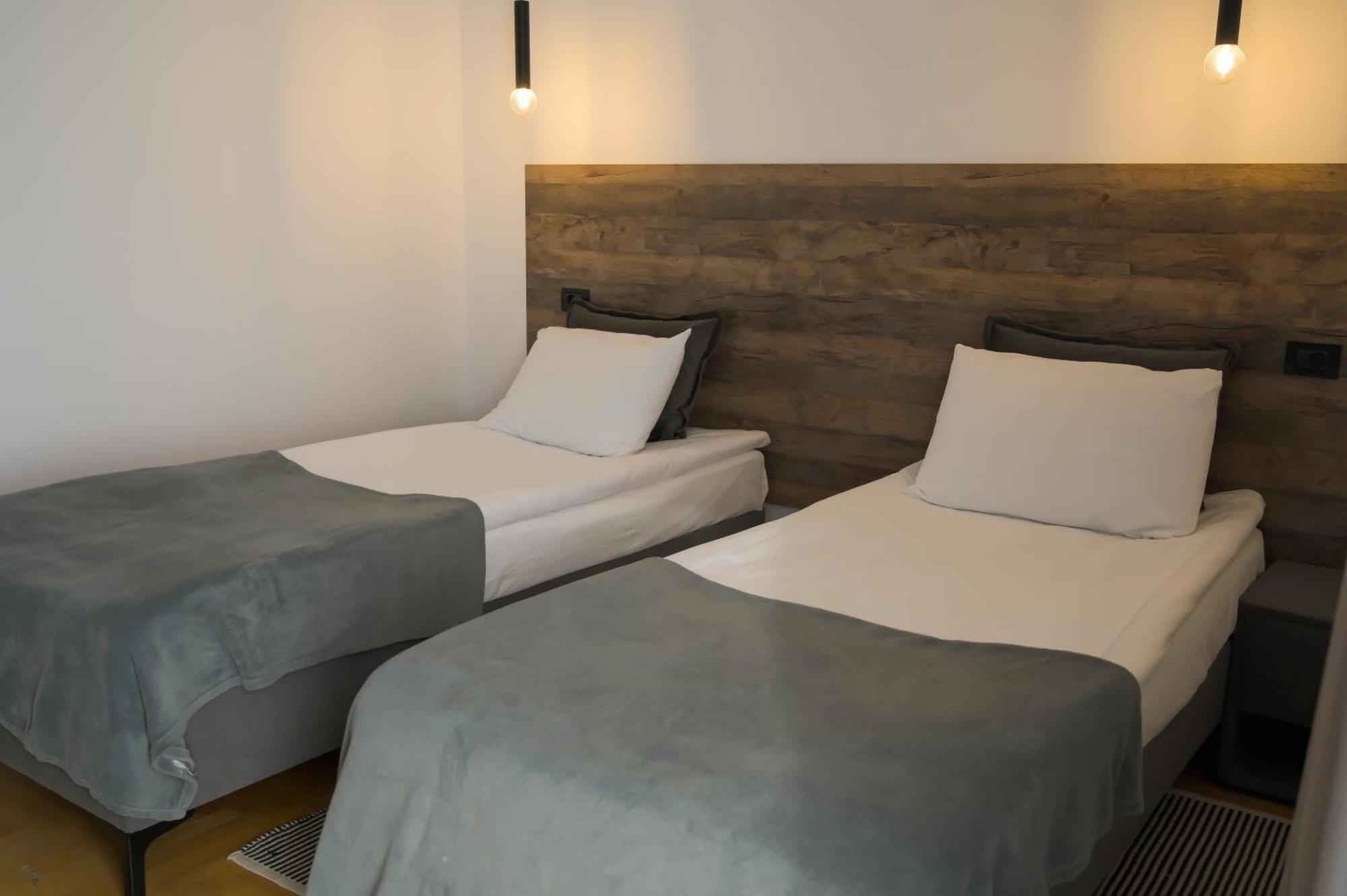 Cameră dublă Deluxe cu balcon